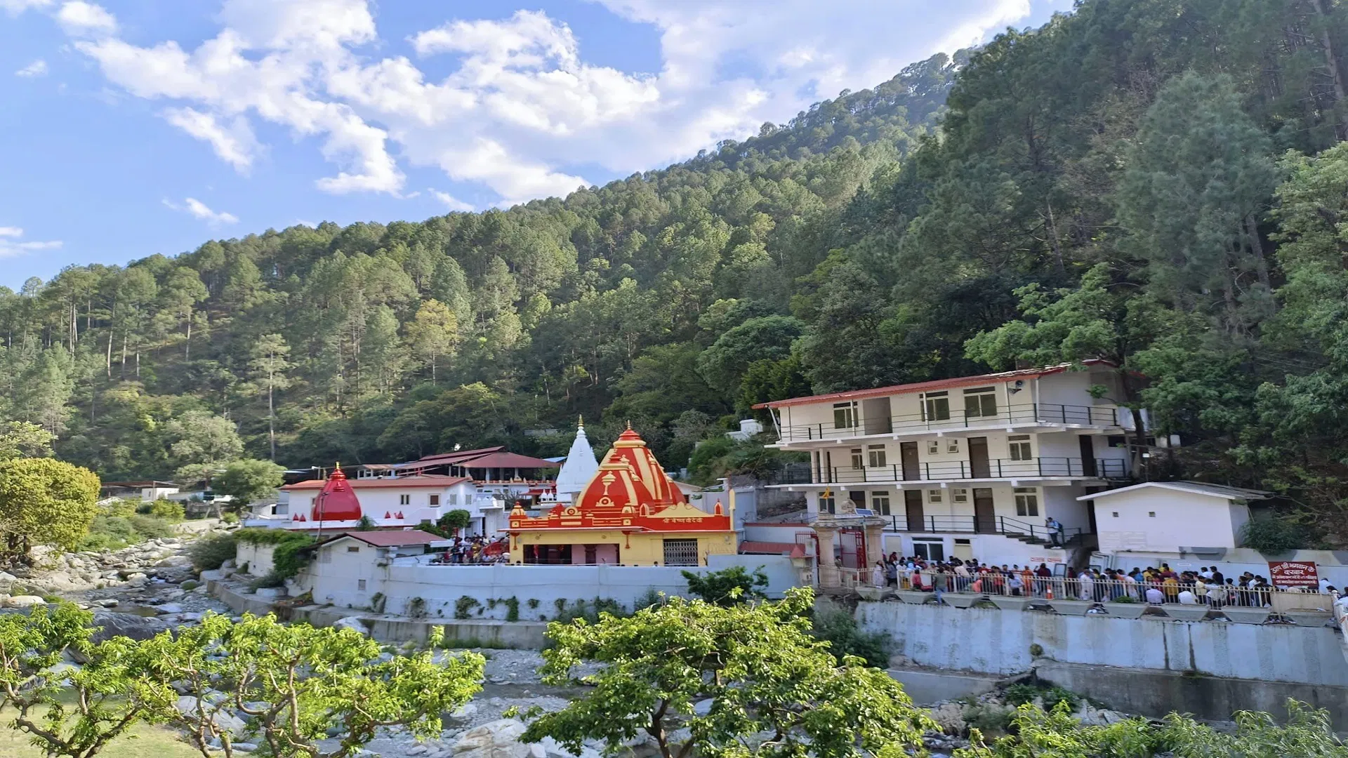 Neem Karoli Baba Kainchi Dham: Delhi Se Kaise Jayein - Poori Guide 2026